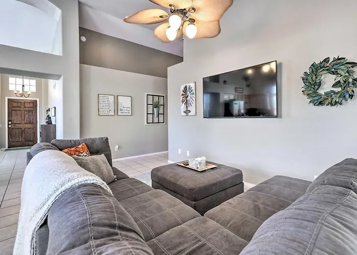 Holiday home Hot Tub & Fire Pit: Oasis Near Hiking! *