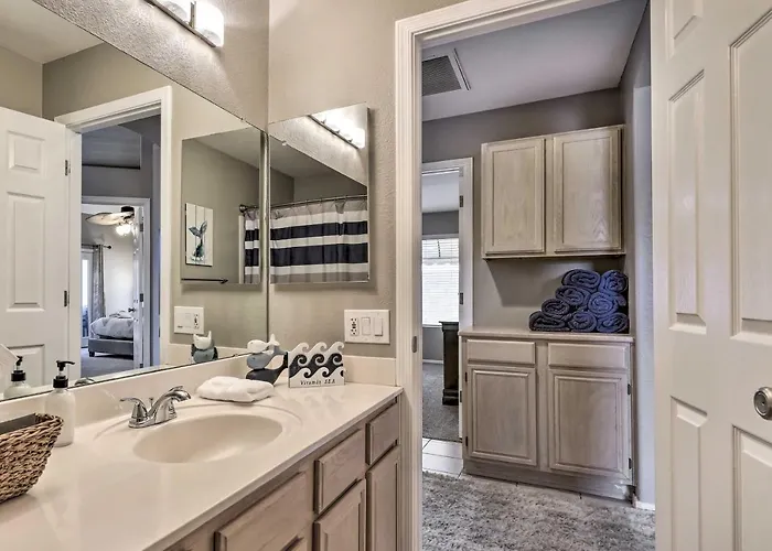 Holiday home Hot Tub & Fire Pit: Oasis Near Hiking!