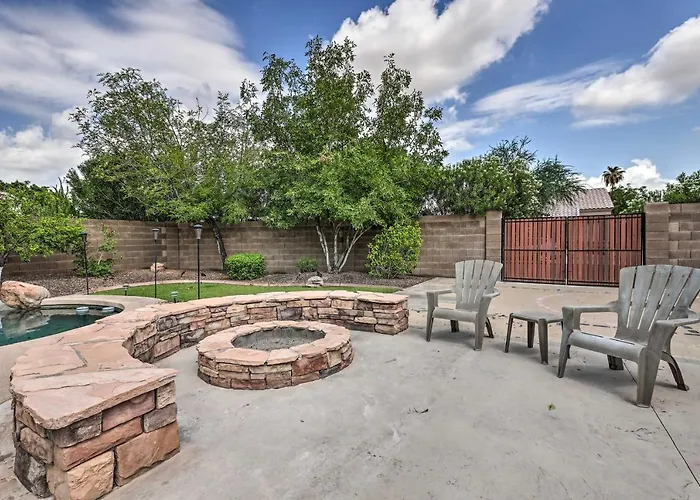 Hot Tub & Fire Pit: Oasis Near Hiking! Holiday home Phoenix