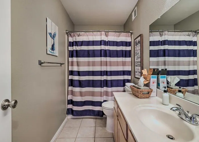 Hot Tub & Fire Pit: Oasis Near Hiking! Holiday home *