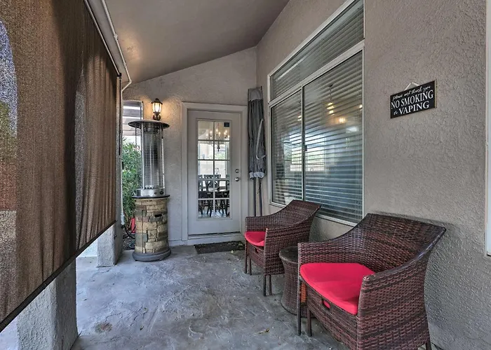 Hot Tub & Fire Pit: Oasis Near Hiking! *
