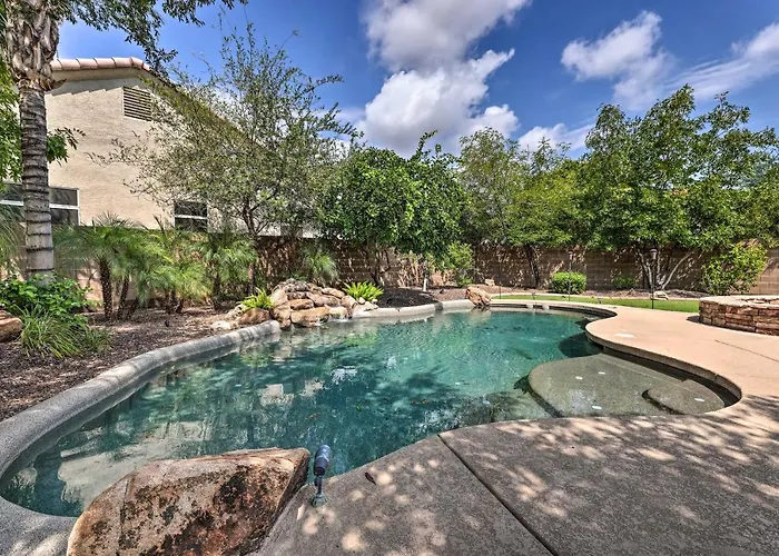 Hot Tub & Fire Pit: Oasis Near Hiking! Holiday home